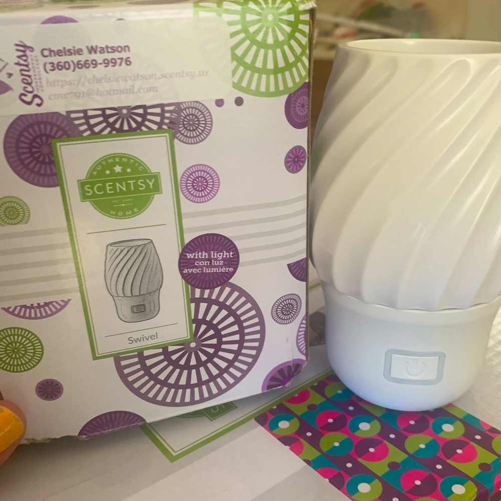 Scentsy Fan diffuser with light. Brand new in box.